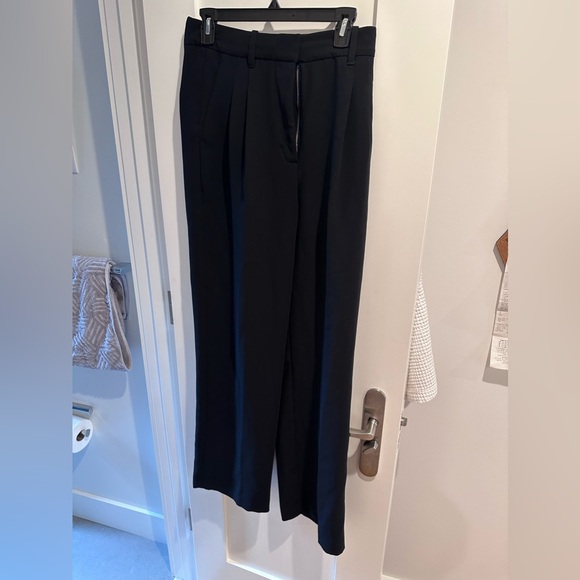 Aritzia Effortless Pants - Black - Picture 2 of 4